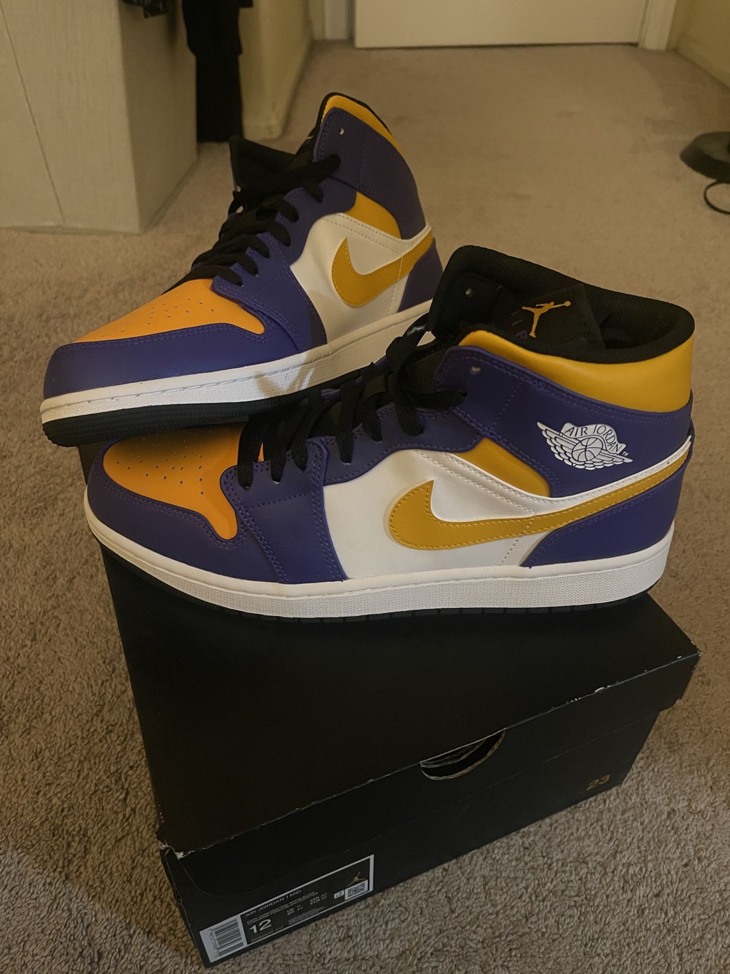 Jordan 1 Mid Lakers
