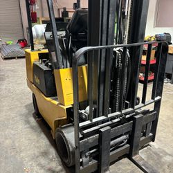 Forklift 