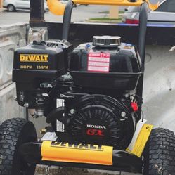 DEWALT Pressure Washer 3600-PSI 2.5-GPM Cold Water Honda Engine Adjustable Wand