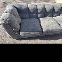 Great condition couch. 94 L 32 w 31 H
3-Seater, very comfy.