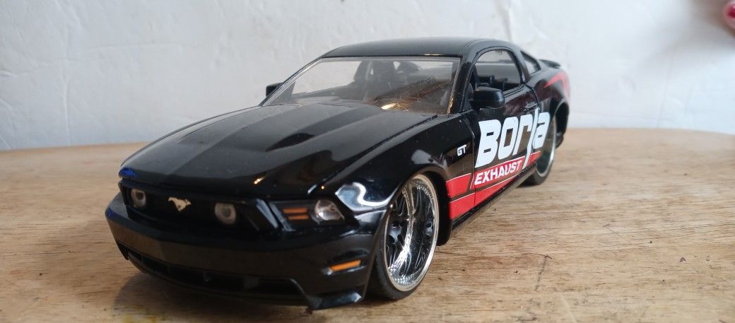 Die Cast Metal - 2910 Ford Mustang GT - Like New Condition -