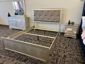 QUEEN SIZE BED, NIGHTSTAND, DRESSER & MIRROR