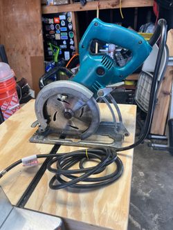 Makita worm saw