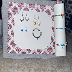 bracelets/necklace/earrings   