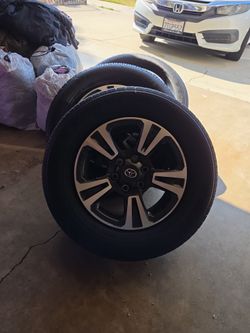 Tires and rim toyota tacoma