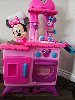 Minnie Mouse play kitchen