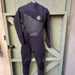 E-Bomb 3/2 Chest Zip- Wore Once- SIZE SMALL Excellent Condition $300 OBO