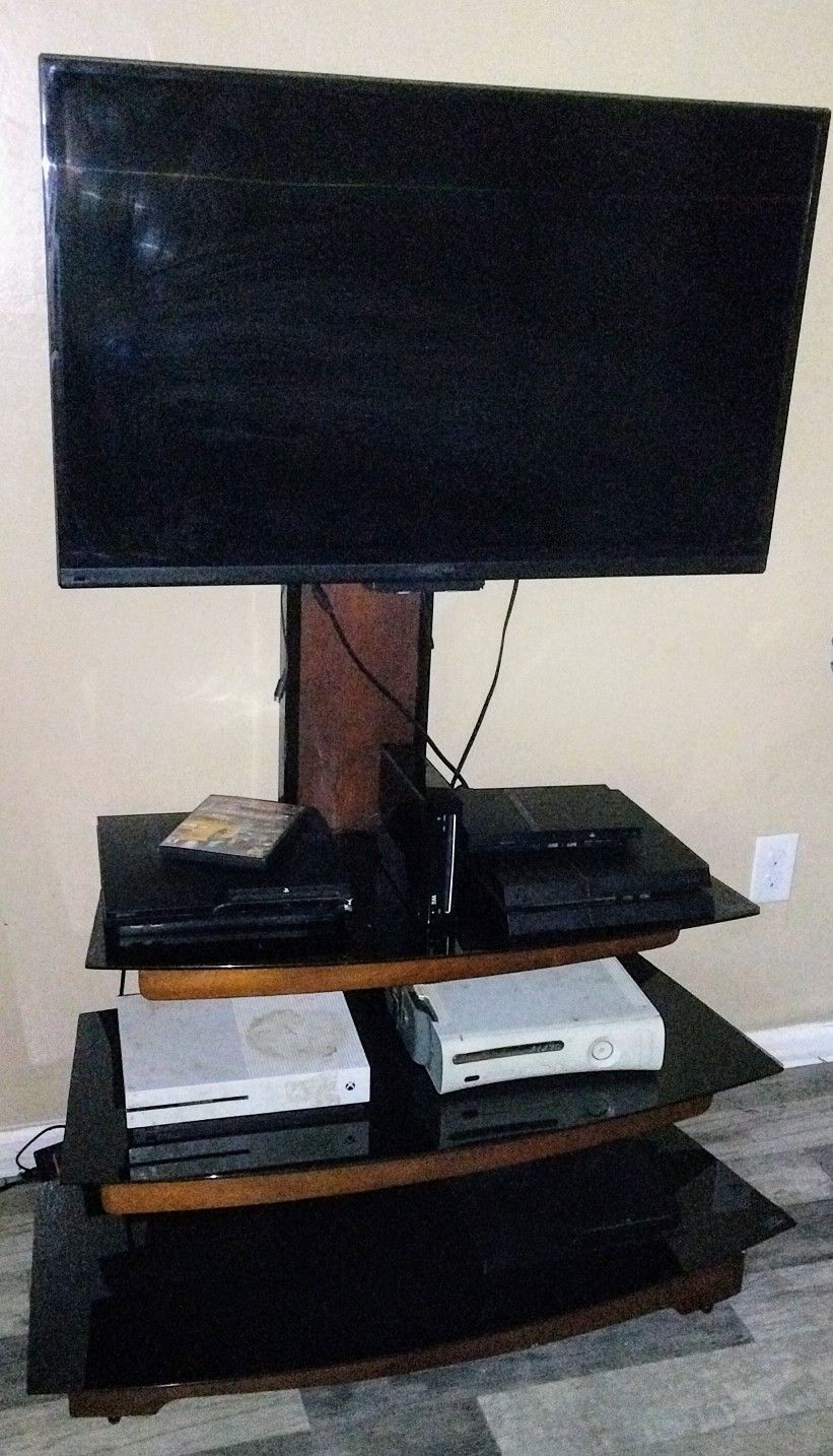 Insignia 39in Tv + Tv Stand