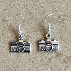 📸 Fun silver tone retro vintage camera charm earrings and matching pendant