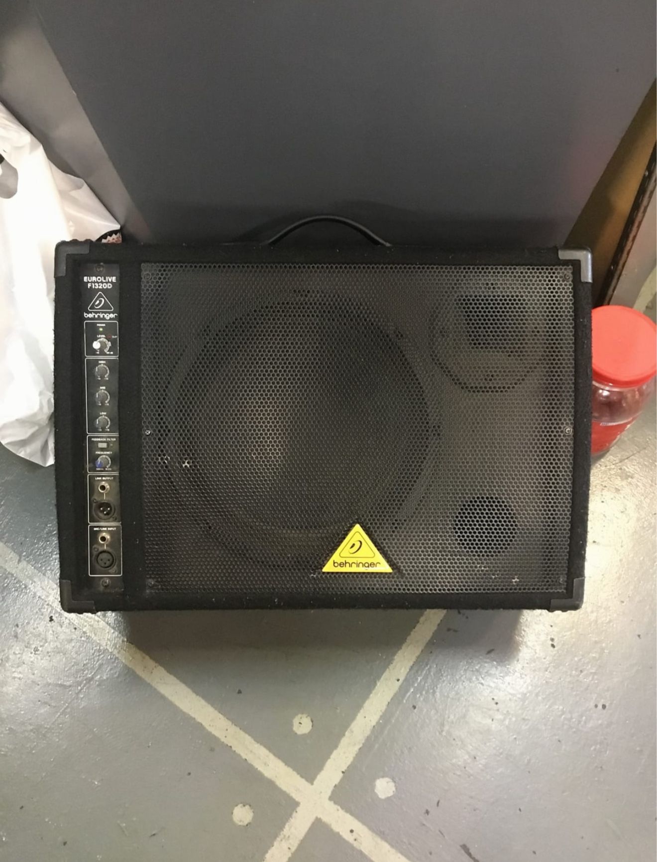 Behringer Eurolive F1320D 300-Watt 2-Way 12" Active Wedge Monitor