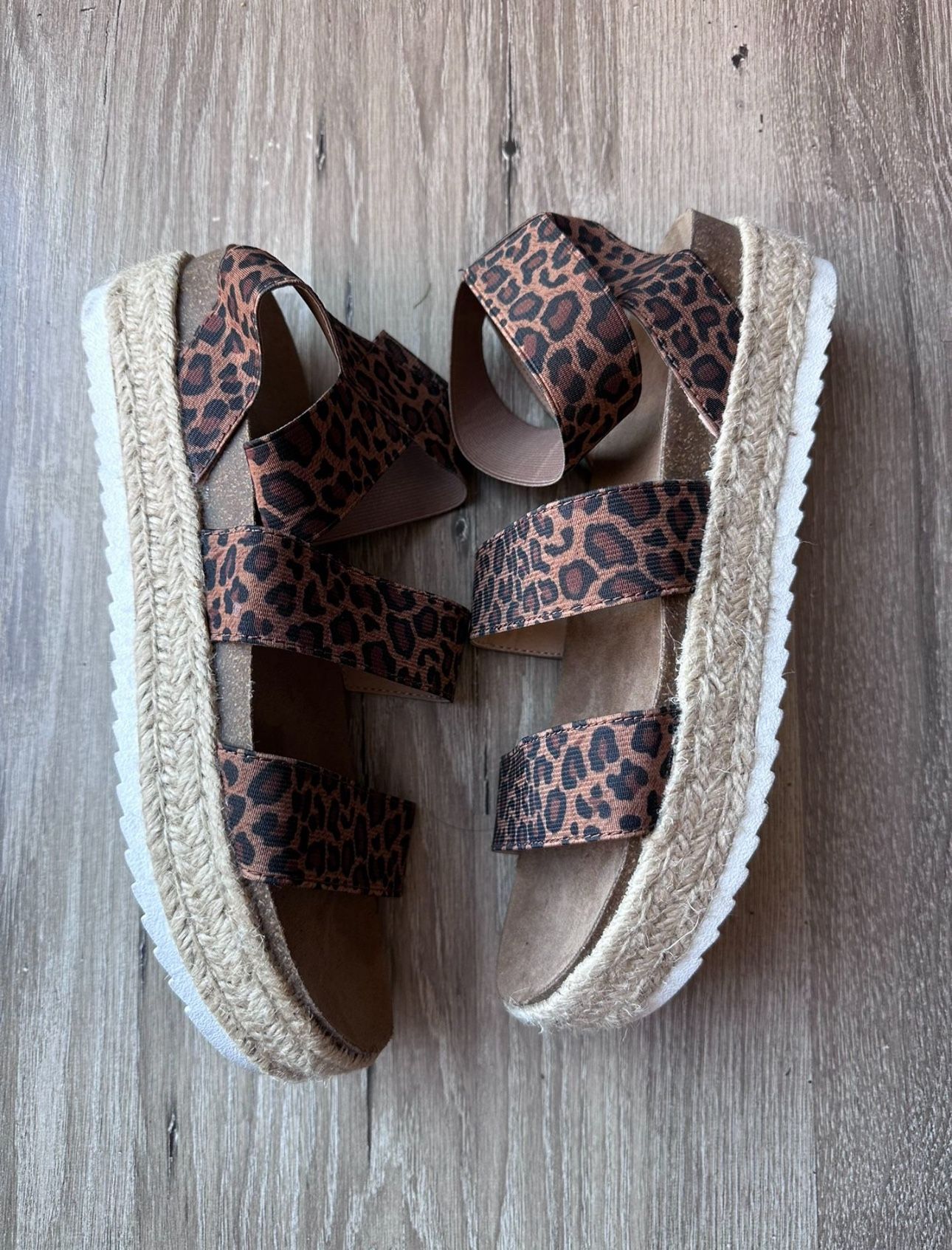 Women’s Leopard Sandals! (Size 10)