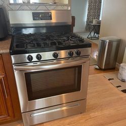 Fridgidaire 30 in. 5 Burner Freestanding Gas Range in Stainless Steel with Self-Cleaning Oven