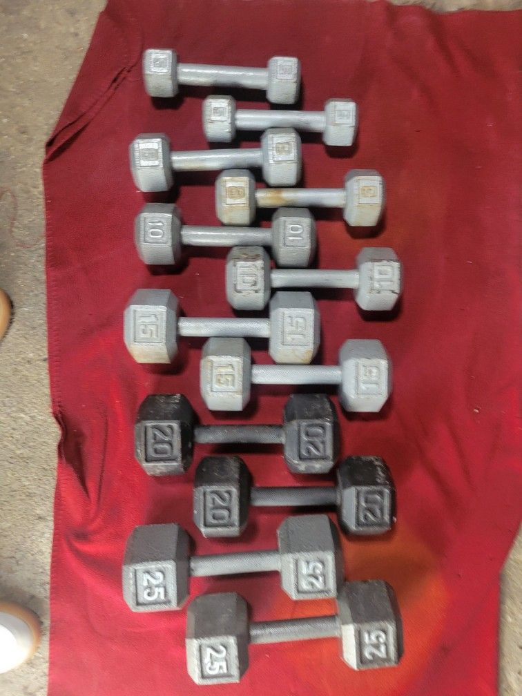 SET OF. 25s. 20s 15s. 10s. 8s. 5s. HEXHEAD DUMBBELLS  TOTAL 166LBs
11525 S HALSTED  DUNKINDONUTS/7111.S WESTERN WALGREENS
 160$   CASH ONLY  AS IS