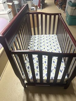 Baby Crib to Twin Bed (all in one)