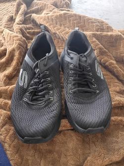 black sketchers work shoes
