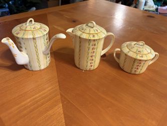 Royal China teapot Set