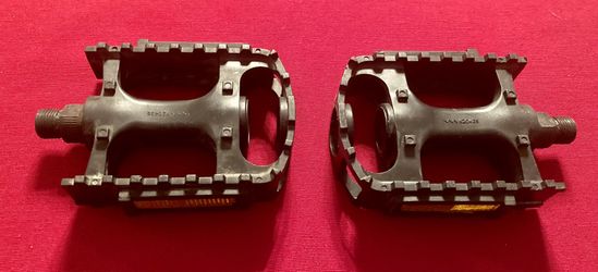 Basic pedals New -plastic 9/16”