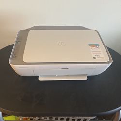 BRAND NEW NEVER USED  HP Deskjet 2722 print/scan/copy