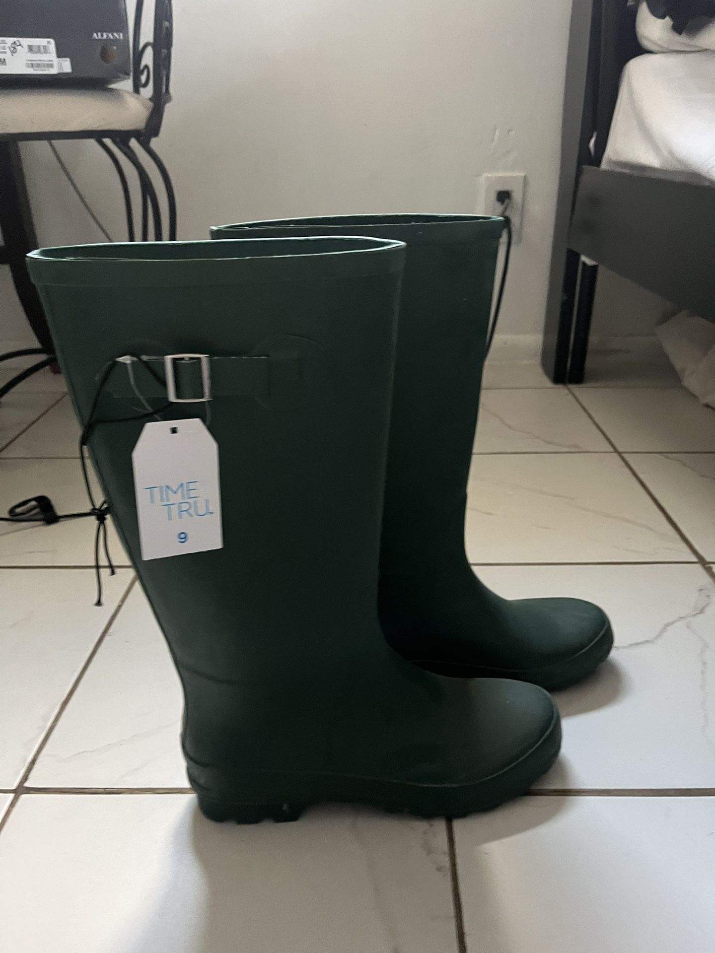 Forrest Green Rain Boots Size 9 Women