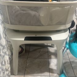 4 Moms Bassinet 