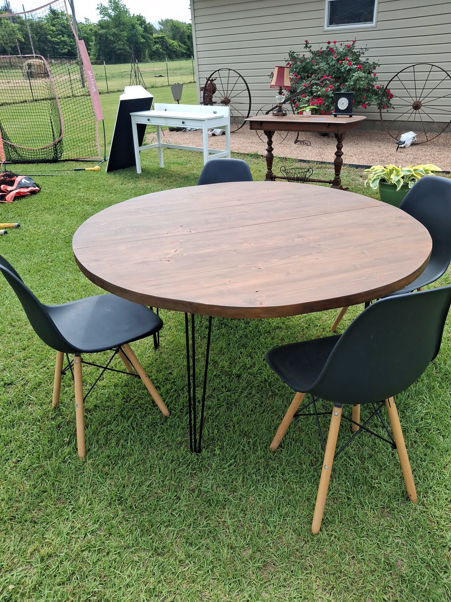 Kitchen table 4 new chairs