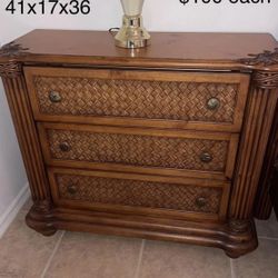 Gavetero $350