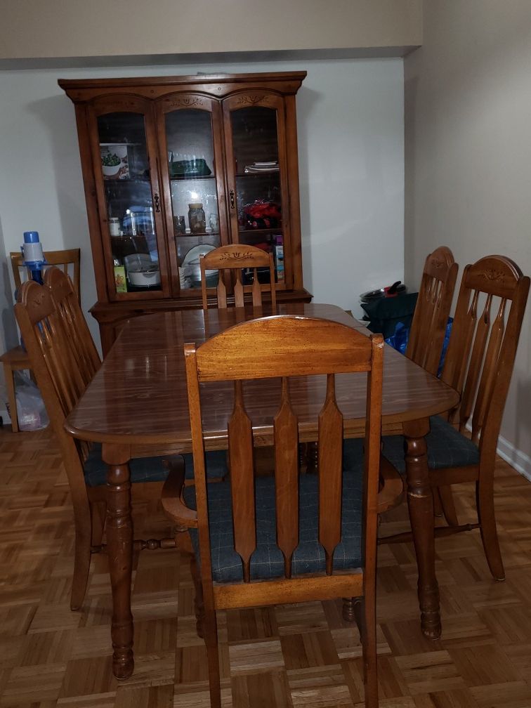 Dining table with China Cabinet and 6 chairs