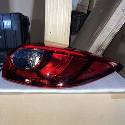 2016 Mazda CX-5 Outer Passenger Side LED Tail. (European Version Models)