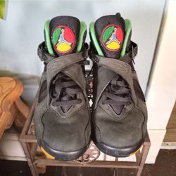 Size 9 Men's Jordan 8