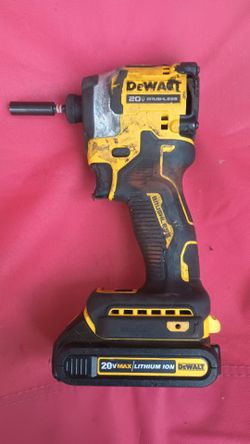 DeWalt 20 impact drill W/ 20 V battery