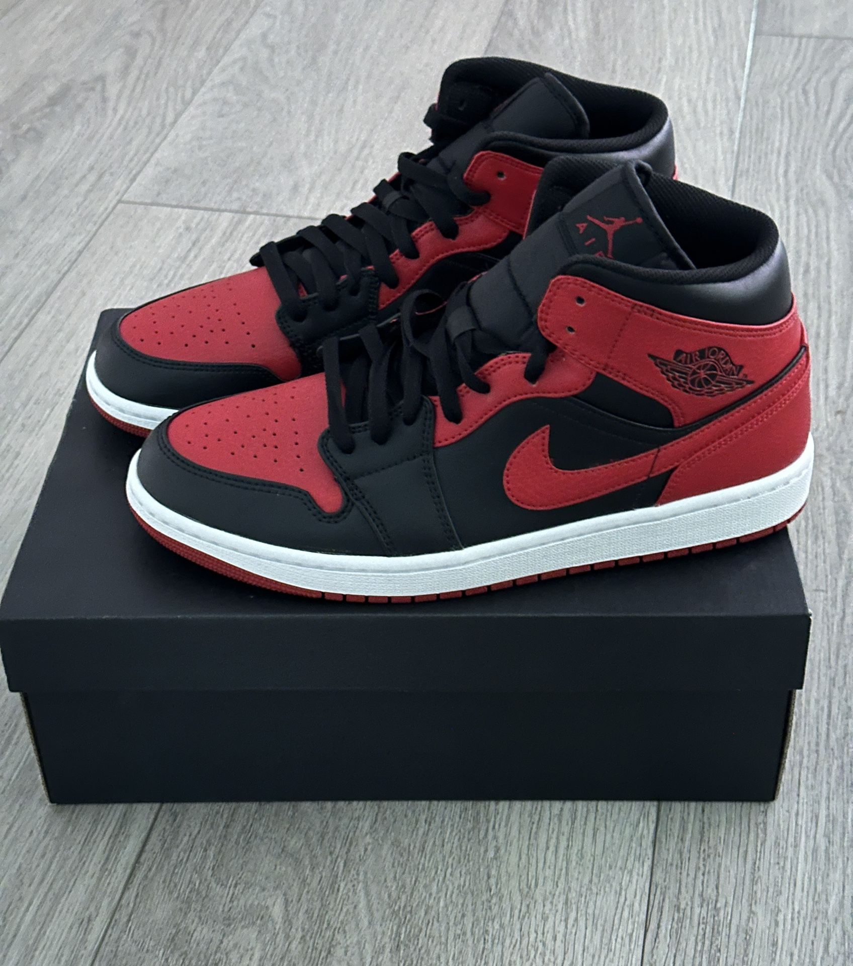  Nike Air Jordan 1 Mid Black / Gym Red - White 554724-074 Men’s Size 11