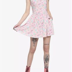 Dress hot topic
