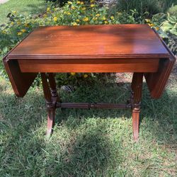 Vintage 2 Drop Leaf End Table With Scrolled Legs