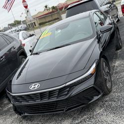 2025 Hyndai Elantra 15k millas 21500$ clean title