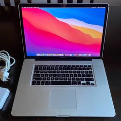 17 Inch Apple MacBook Pro Laptop Nice LOOK