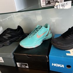 New balance, Kobe vi hoka