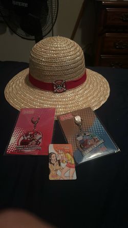 Round 1 game card with 800 + credits + 2 keychains and straw hat