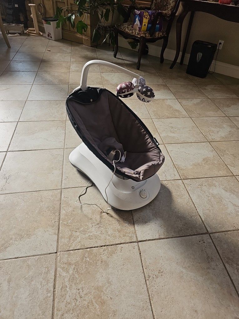 4 Mom's Baby Swing