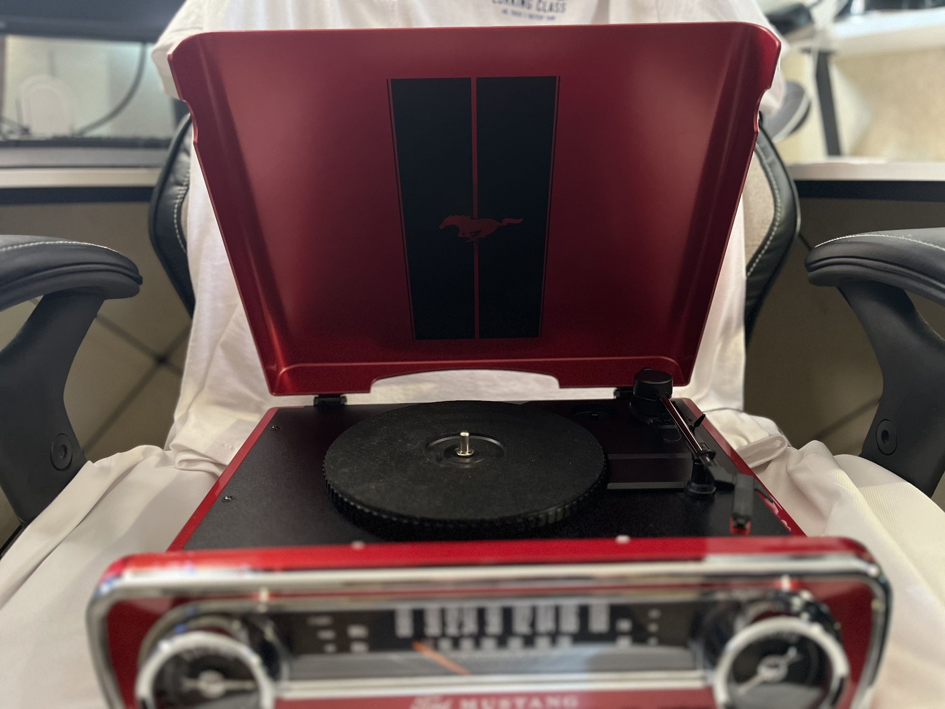 Ion Ford Mustang LP 1965 Record Player, AM FM Radio