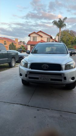 08 toyota. Rav4.  Looking good. Barato