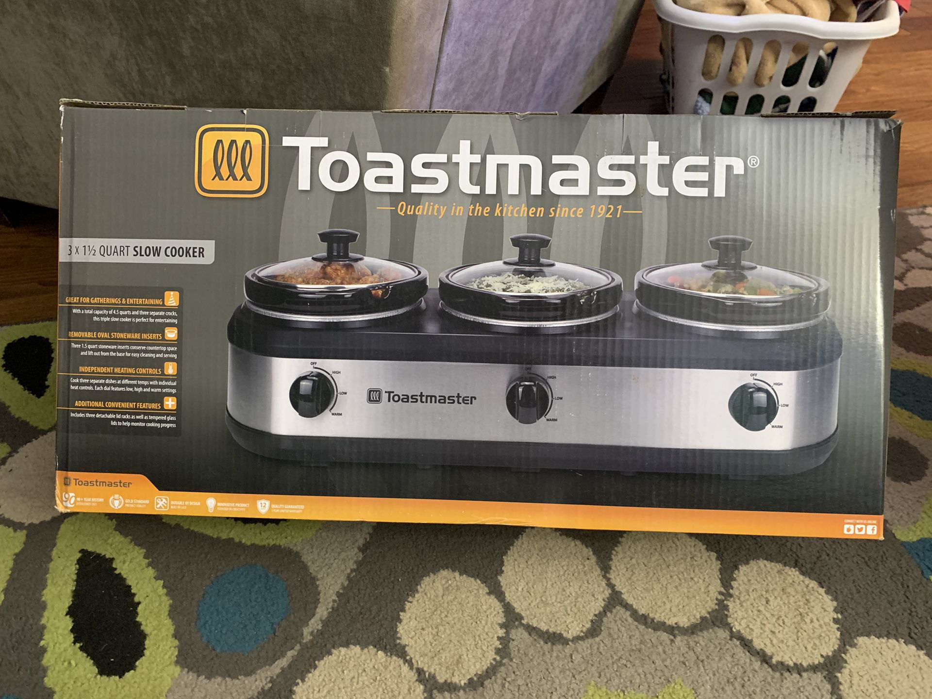 Toastmaster triple crock pot - 1.5 qt each, 4.5 qt total