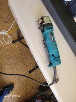 Angle drill makita