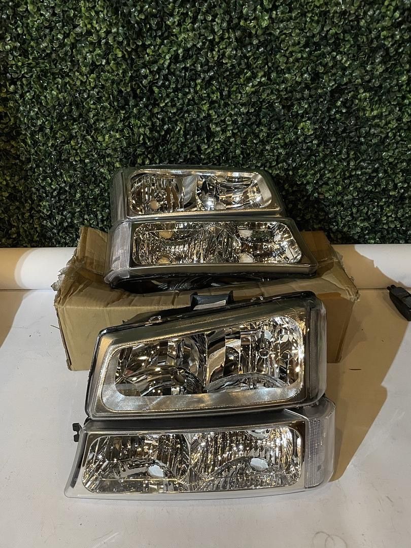 03-06 Chevy Silverado Avalanche chrome clear headlights