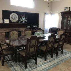 Ashley Furniture 10’ Table & Chairs Dining Room Set