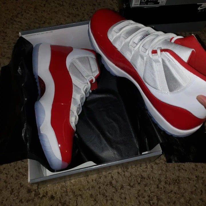 Air Jordan 11 x Cherry Size: 4.5y