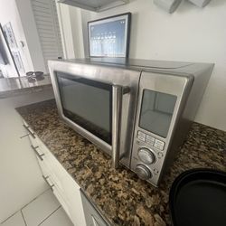 Breville Combi Wave 3-1 Toaster Oven, Microwave, Air Fryer Combo. for Sale  in Miami, FL - OfferUp