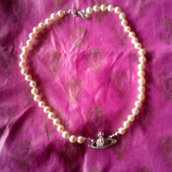 CHOKER -- Vivienne Westwood Pearl Choker