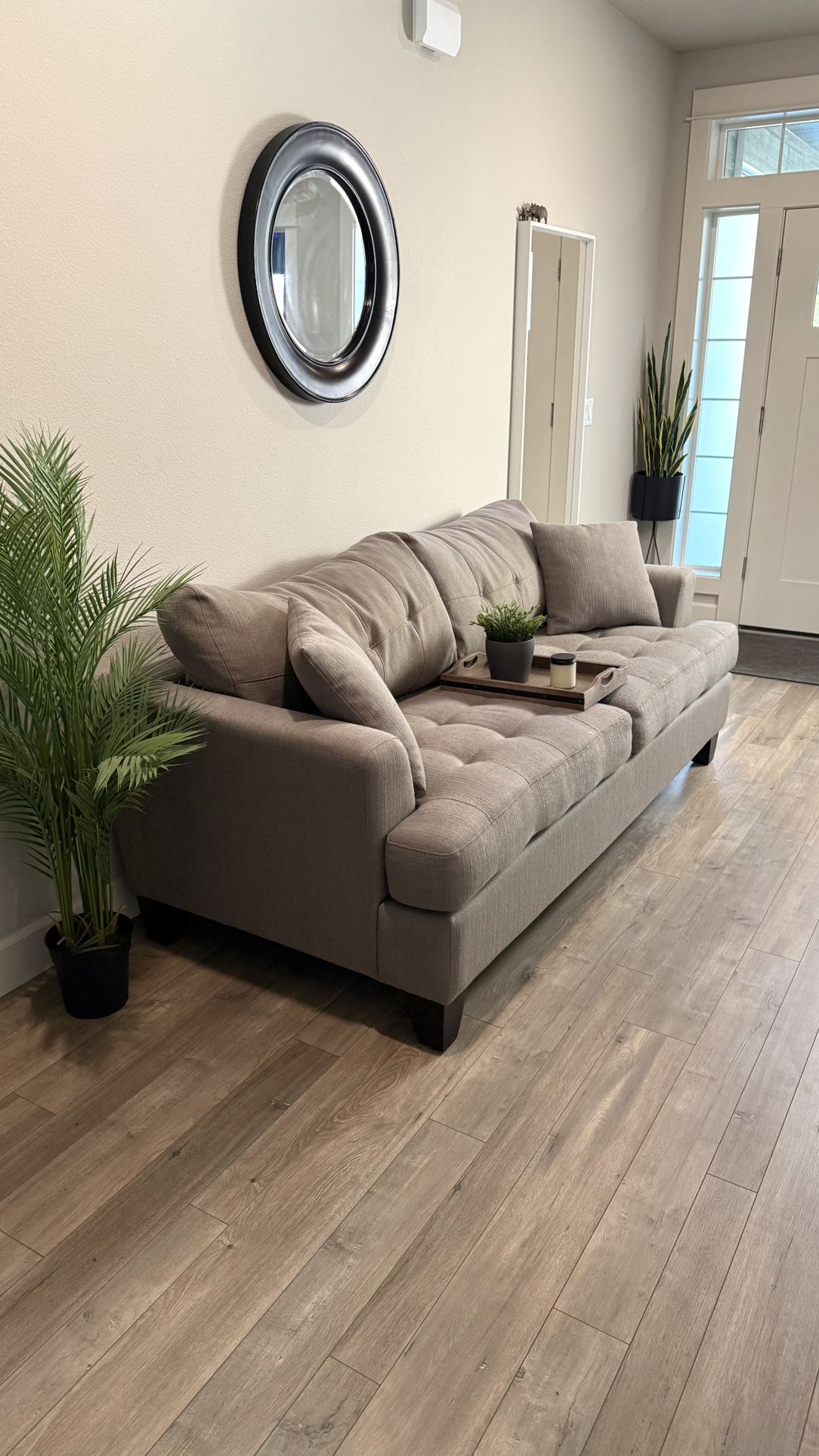 Grey Couch (FREE Delivery!🚚)