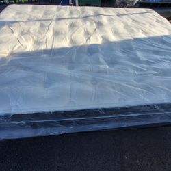 Brand New Queen Size Pillowtop Mattress Included Box Spring Free Delivery 