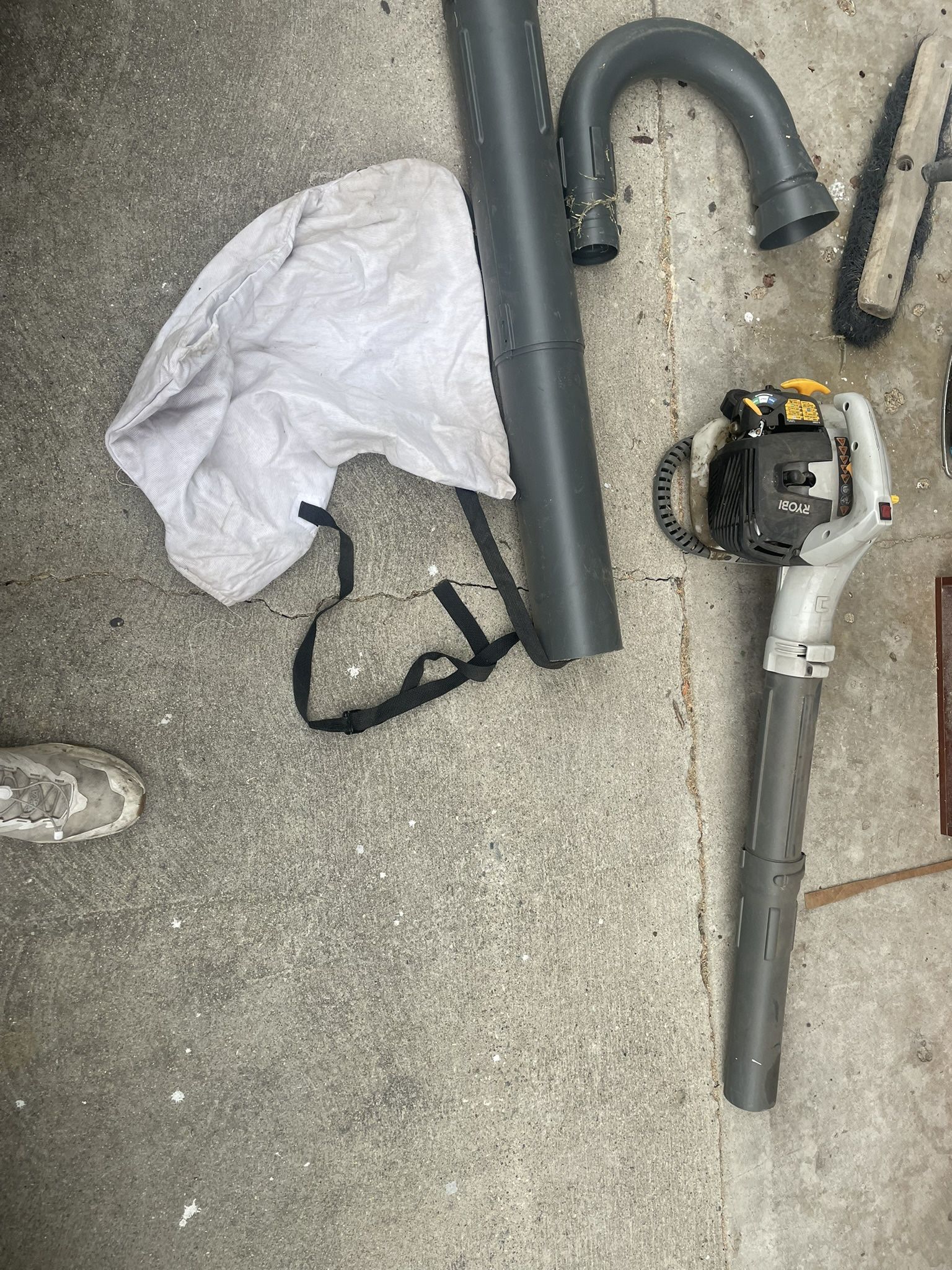 Leaf Blower and Vac Ryobi